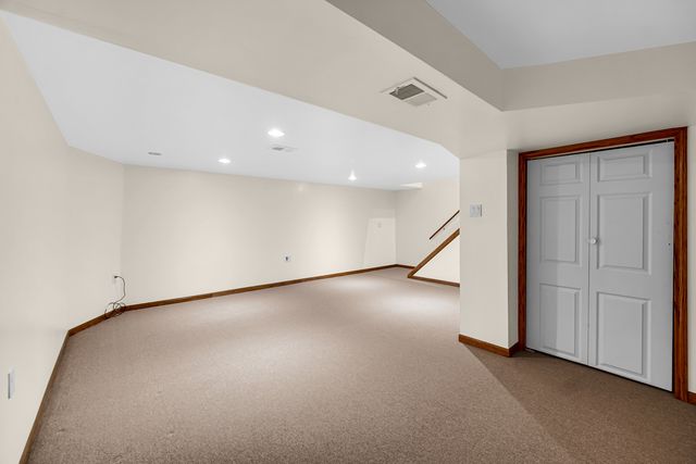 317 Lincoln Court C, Bloomingdale, IL 60108