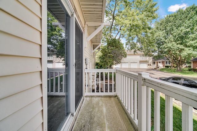 317 Lincoln Court C, Bloomingdale, IL 60108