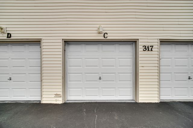 317 Lincoln Court C, Bloomingdale, IL 60108