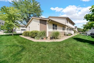 317 Lincoln Court C, Bloomingdale, IL 60108