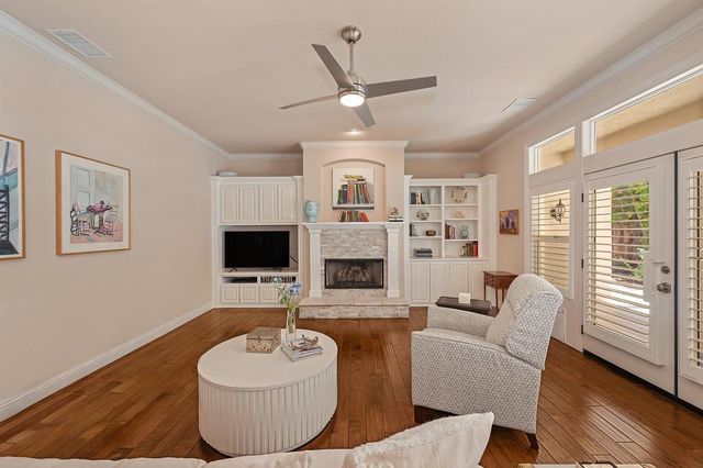 8834 Tahan Ln, Fair Oaks, CA 95628