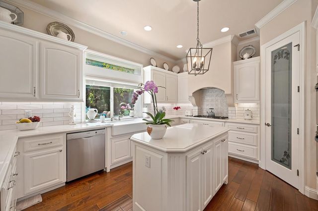 8834 Tahan Ln, Fair Oaks, CA 95628
