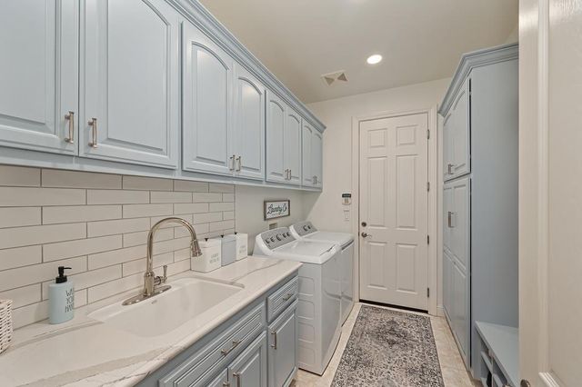 8834 Tahan Ln, Fair Oaks, CA 95628