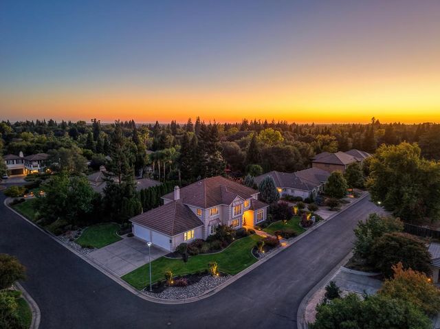 8834 Tahan Ln, Fair Oaks, CA 95628