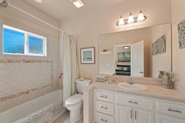 8834 Tahan Ln, Fair Oaks, CA 95628