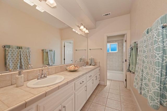 8834 Tahan Ln, Fair Oaks, CA 95628