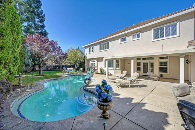 8834 Tahan Ln, Fair Oaks, CA 95628
