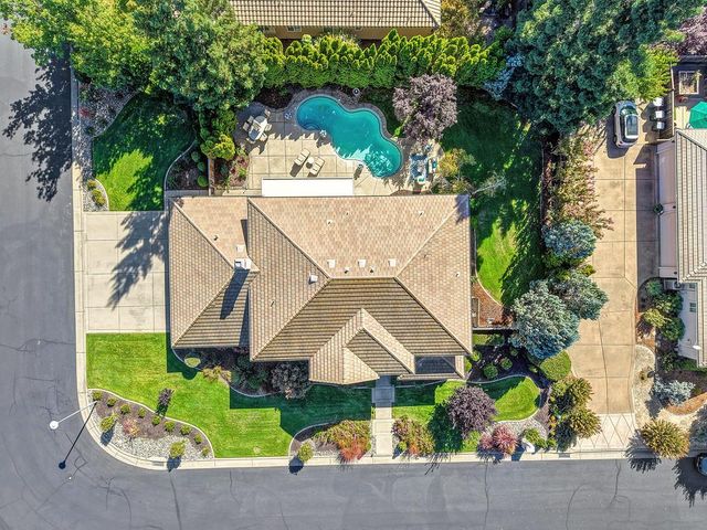 8834 Tahan Ln, Fair Oaks, CA 95628