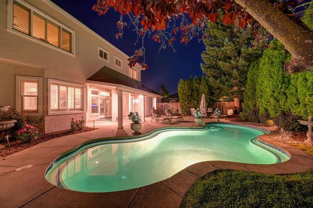 8834 Tahan Ln, Fair Oaks, CA 95628