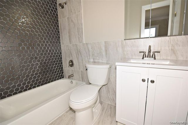 7600 Main Road, East Marion, NY 11939