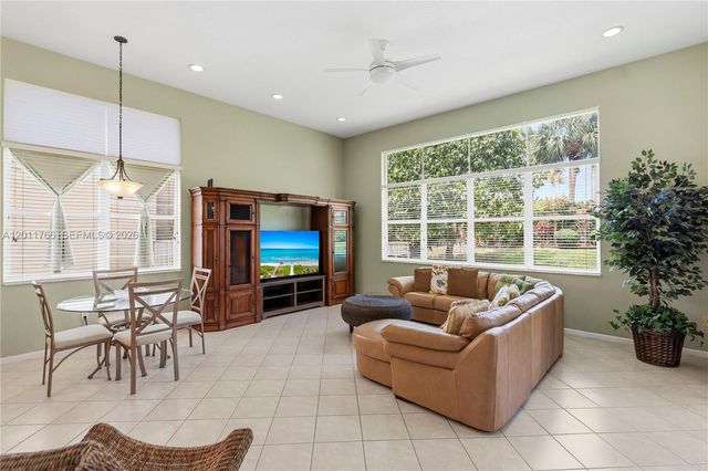 980 SW 171st Ter, Pembroke Pines, FL 33027