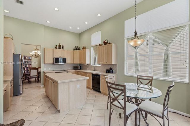 980 SW 171st Ter, Pembroke Pines, FL 33027