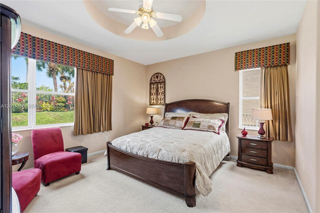 980 SW 171st Ter, Pembroke Pines, FL 33027