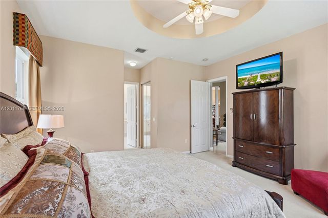 980 SW 171st Ter, Pembroke Pines, FL 33027