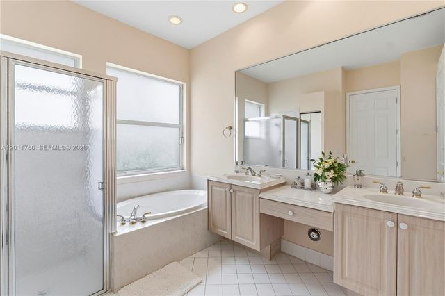 980 SW 171st Ter, Pembroke Pines, FL 33027