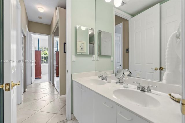 980 SW 171st Ter, Pembroke Pines, FL 33027