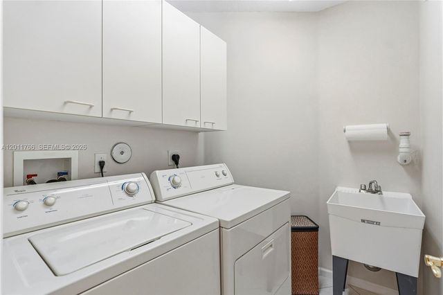 980 SW 171st Ter, Pembroke Pines, FL 33027