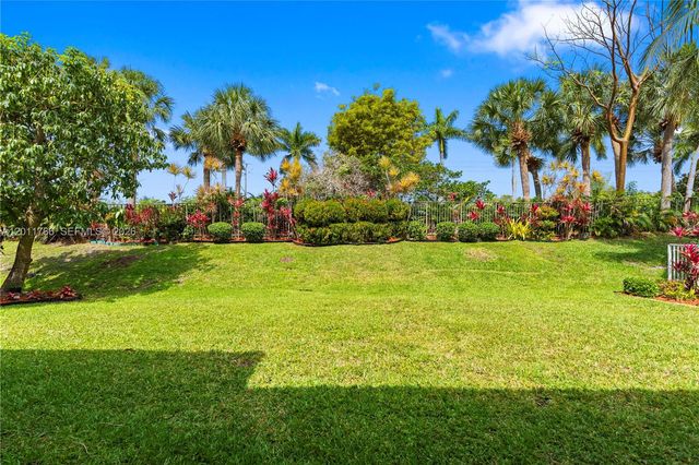 980 SW 171st Ter, Pembroke Pines, FL 33027