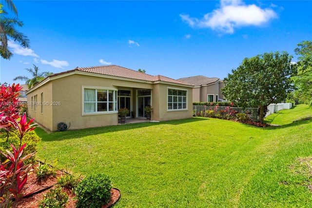 980 SW 171st Ter, Pembroke Pines, FL 33027