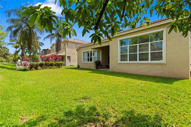 980 SW 171st Ter, Pembroke Pines, FL 33027