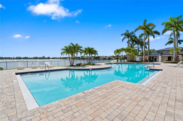 980 SW 171st Ter, Pembroke Pines, FL 33027