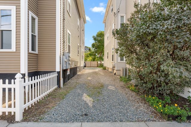 11 Church St. 3, Somerville, MA 02143