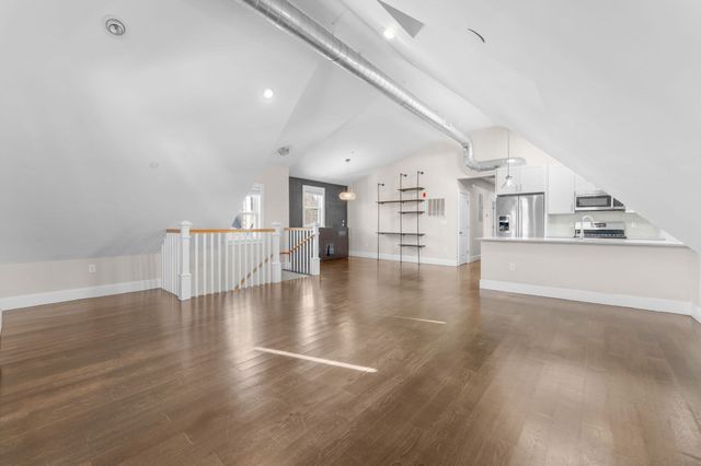 11 Church St. 3, Somerville, MA 02143