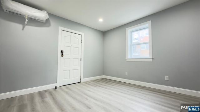 137 41st Street, Union City, NJ 07087