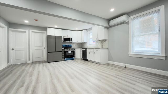 137 41st Street, Union City, NJ 07087