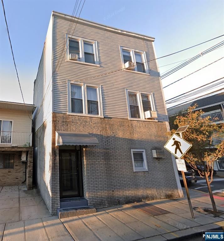 137 41st Street, Union City, NJ 07087