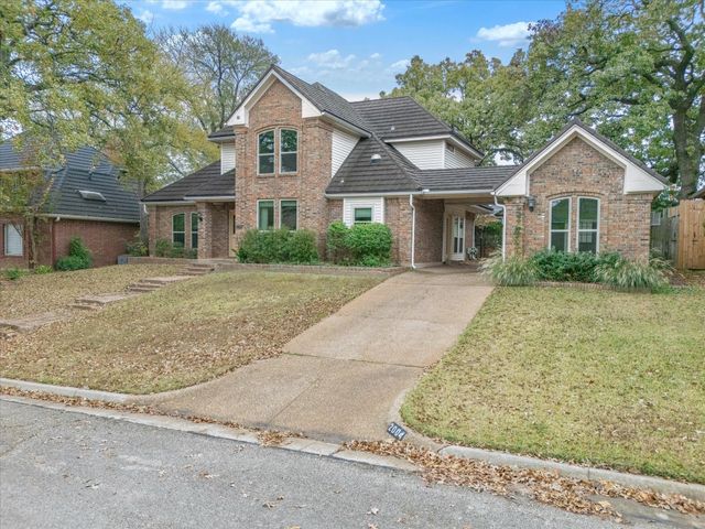 2004 Misty Creek Drive, Arlington, TX 76017