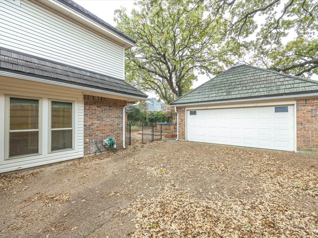 2004 Misty Creek Drive, Arlington, TX 76017