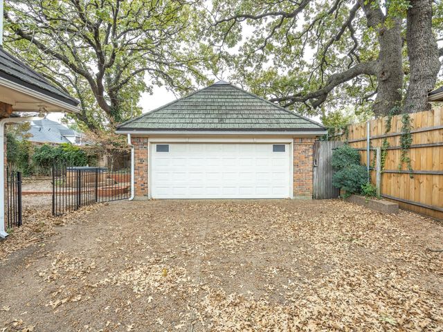 2004 Misty Creek Drive, Arlington, TX 76017