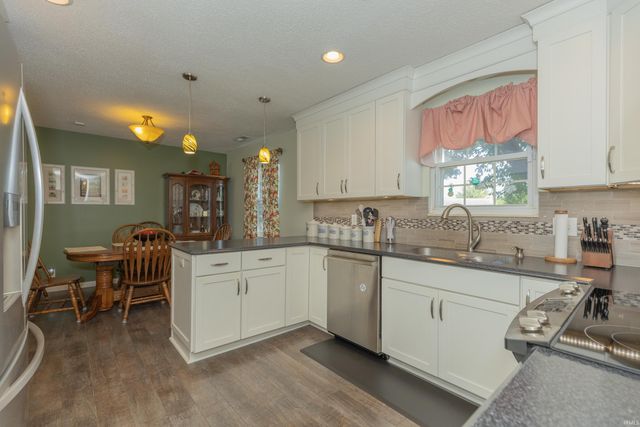5635 Oak Ridge Drive, Evansville, IN 47711