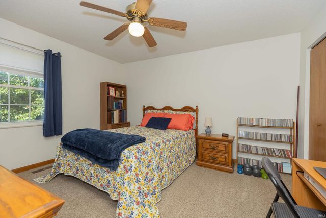 5635 Oak Ridge Drive, Evansville, IN 47711