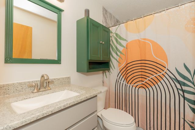 5635 Oak Ridge Drive, Evansville, IN 47711