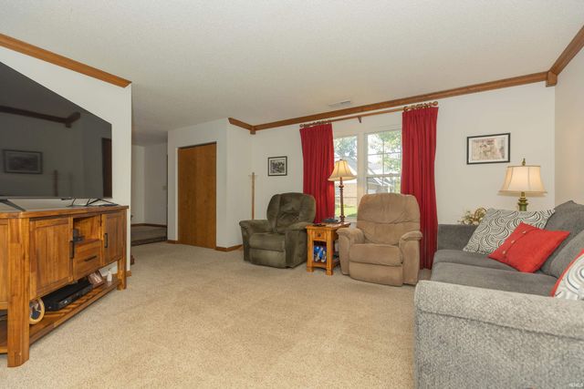 5635 Oak Ridge Drive, Evansville, IN 47711