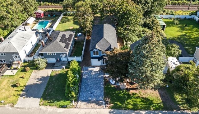 86 Moffitt Boulevard, Islip, NY 11751