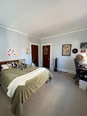 1572 Massachusetts Avenue 32, Cambridge, MA 02138