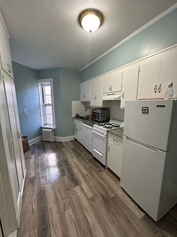 1572 Massachusetts Avenue 32, Cambridge, MA 02138