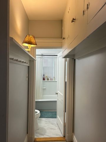 1572 Massachusetts Avenue 32, Cambridge, MA 02138