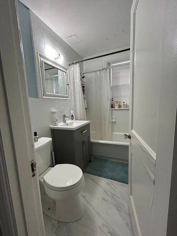 1572 Massachusetts Avenue 32, Cambridge, MA 02138