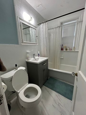 1572 Massachusetts Avenue 32, Cambridge, MA 02138