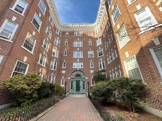 1572 Massachusetts Avenue 32, Cambridge, MA 02138