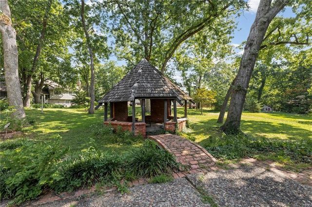 9108 W 106th Street, Overland Park, KS 66212