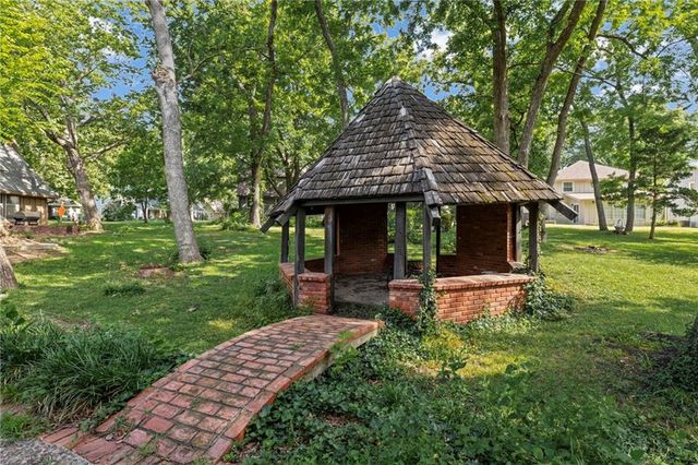 9108 W 106th Street, Overland Park, KS 66212