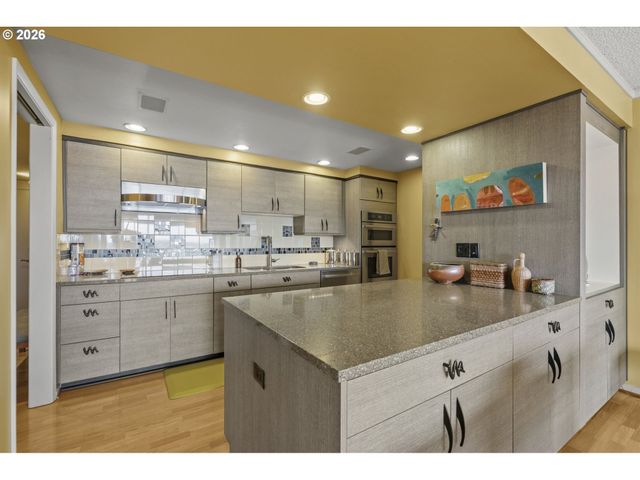 2221 Sw 1ST Ave 1124, Portland, OR 97201