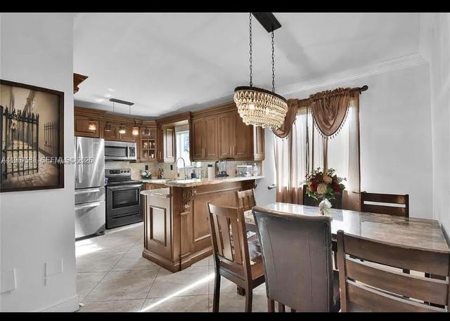 985 NE 33rd Ter 201, Homestead, FL 33033