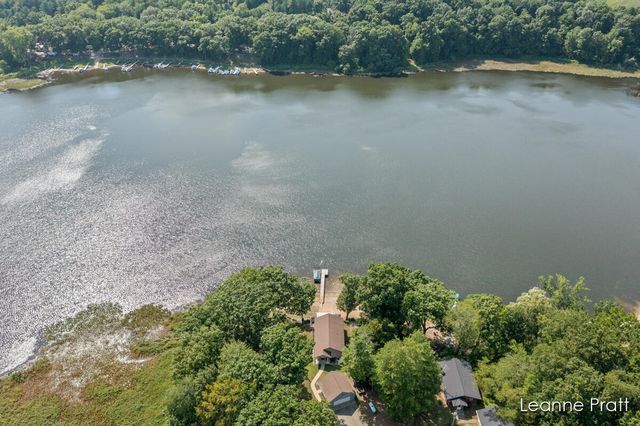 6525 Woods Trail Drive, Delton, MI 49046