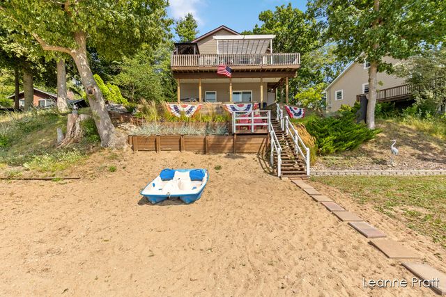 6525 Woods Trail Drive, Delton, MI 49046